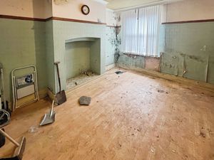 Dining room- click for photo gallery